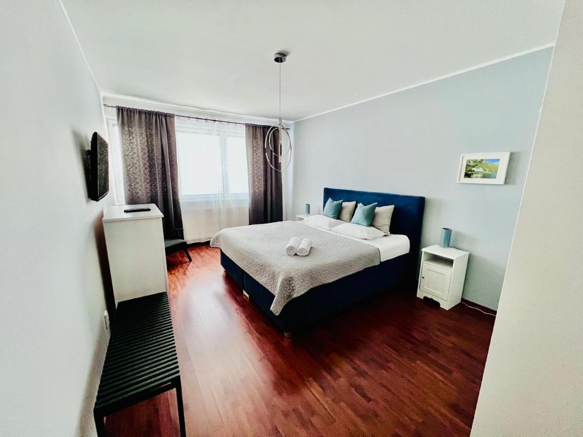 Bl Luxury Apartment, 24Hr Self Check-In, Free Private Garage Parking, Panoramic Views From Balcony, 5 Minute Walk To City Center Банска-Бистрица Экстерьер фото