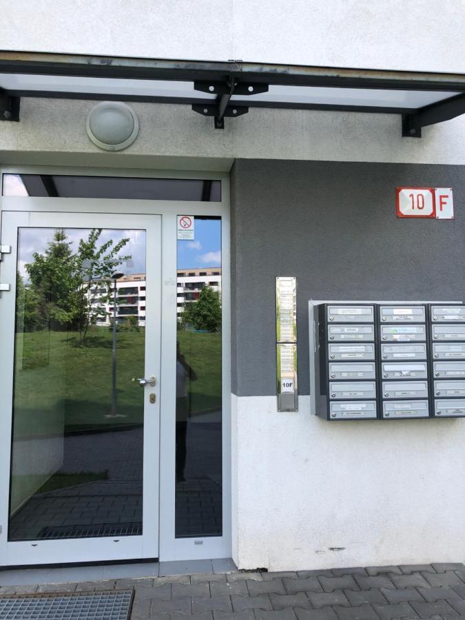 Bl Luxury Apartment, 24Hr Self Check-In, Free Private Garage Parking, Panoramic Views From Balcony, 5 Minute Walk To City Center Банска-Бистрица Экстерьер фото